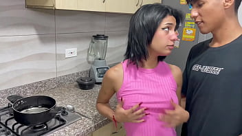 Mi Pequeña Hermanastra Quiere Follar Por Primera Vez En La Cocina Y Le Doy El Mejor Sexo De Su Vida. H.l free video